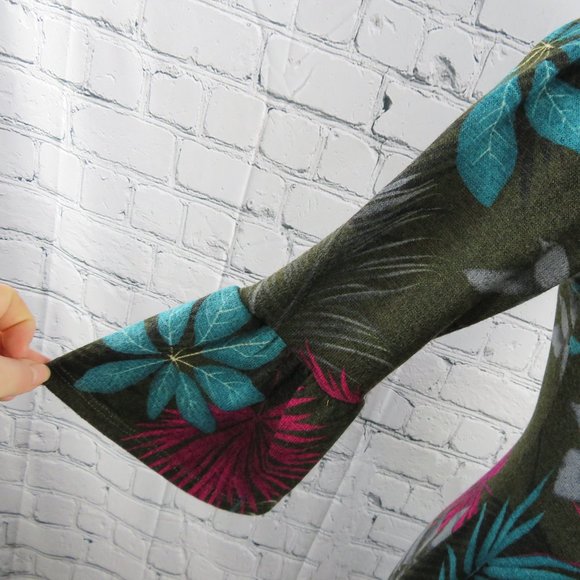 Women's Print Dress with Bell Cap Sleeves - Picture 4 of 4